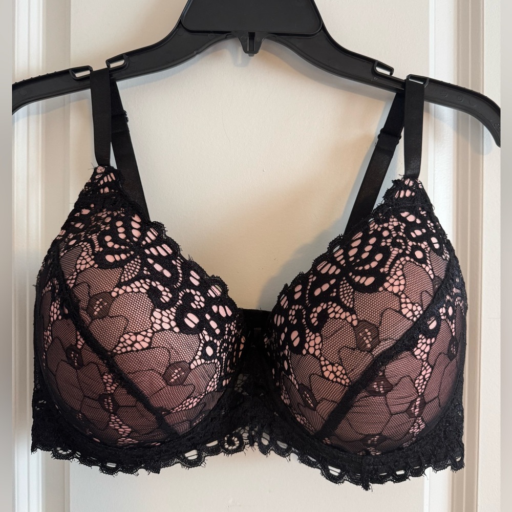 NWOT-XOXO Elegant Black and Pink Lace Bra